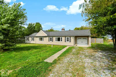 7036 300, Whitestown