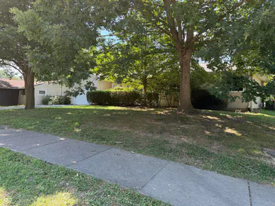 323 Hillsdale Drive, Bloomington - 3