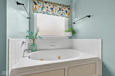 18724 Planer Drive, Noblesville - 53