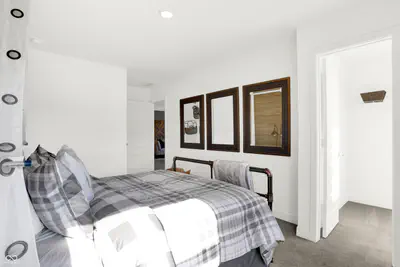 8402 Honorable Drive, Indianapolis - 32