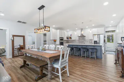 8446 Parkview Drive, Rockville - 23
