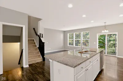 9056 Ramapo Drive, Fishers - 18