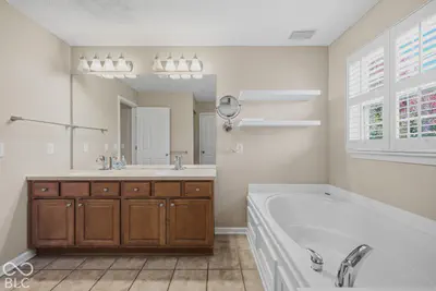 11795 Suncatcher Drive, Fishers - 38