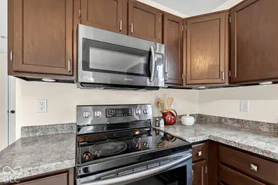 5228 Waterton Lakes Drive, Indianapolis - 18