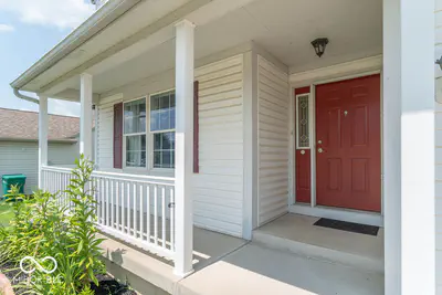711 Bluff Creek Drive, Fortville - 2
