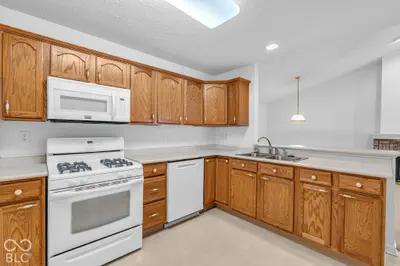 340 Lakewood Court, Avon - 9
