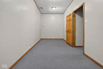 2121 Memorial Drive, New Castle - 18