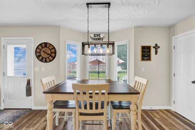 8816 Rainier Road, Seymour - 10