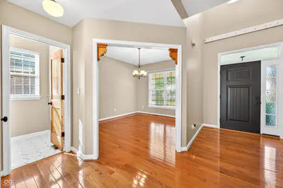 697 Lake Vista Drive, Columbus - 11