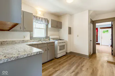 624 N Pine Street, Seymour - 12