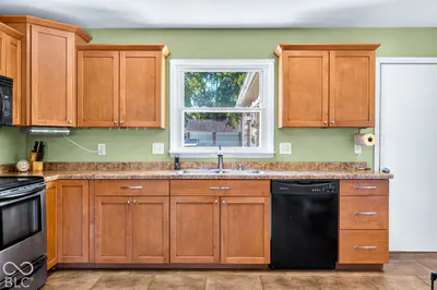 1602 Crescent Drive, Columbus - 20