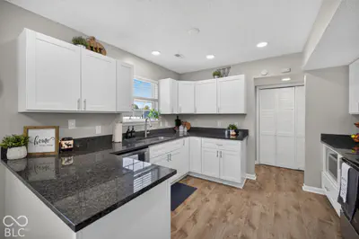 4457 Delray Court, Westfield - 12