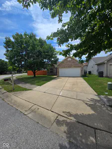 5360 Lakeside Manor Drive, Indianapolis - 2