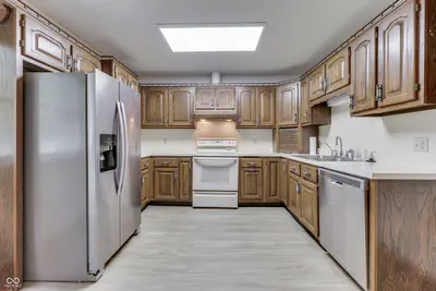 703 Hillcrest Drive, Greenwood - 11