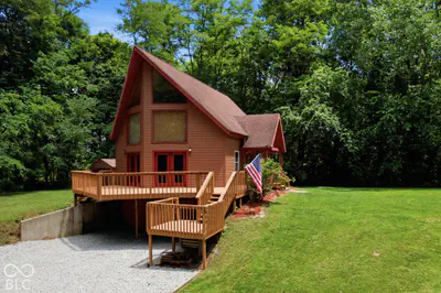 11099 Bushy Road, Metamora