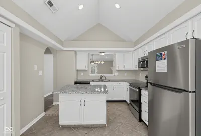 1102 Winding Hart Drive, Indianapolis - 11