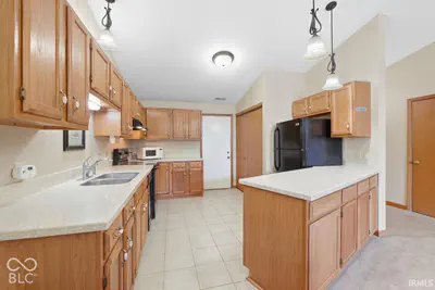 3713 N Lakeside Drive, Muncie - 26