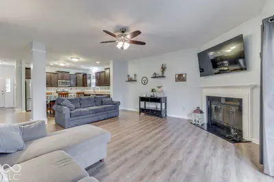 4715 Ventura Boulevard, Plainfield - 14