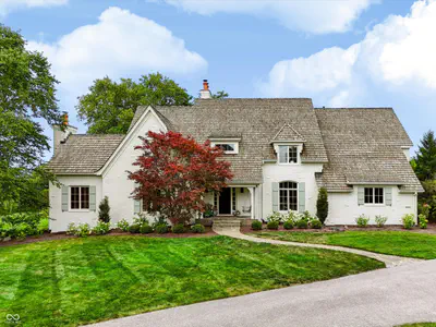 8437 500, Zionsville