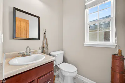 697 Lake Vista Drive, Columbus - 22