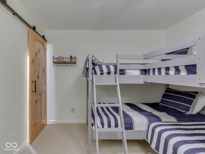 6250 Grosbeak Court, Nineveh - 70