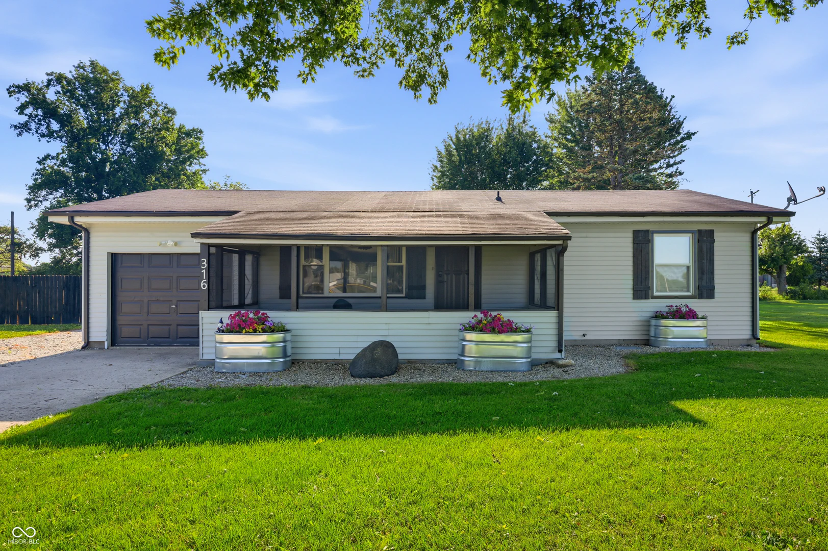 316 Woodward Street, Lapel