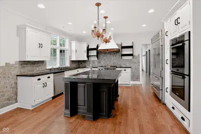 8437 500, Zionsville - 28