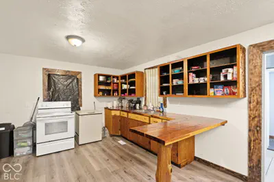 410 Main Street, English - 17