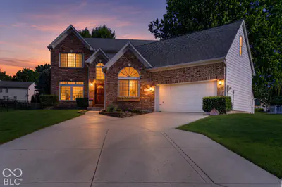 6758 Loretta Court, Avon - 2