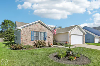 320 E Quail Wood Lane, Westfield
