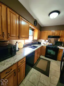 1345 Crest Court, Plainfield - 38