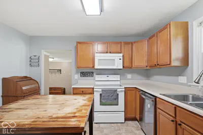 208 West Drive, Fortville - 12