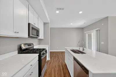 9587 Beckett Street, Avon - 12