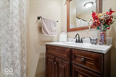 850 Oakwood Drive, Greenwood - 33