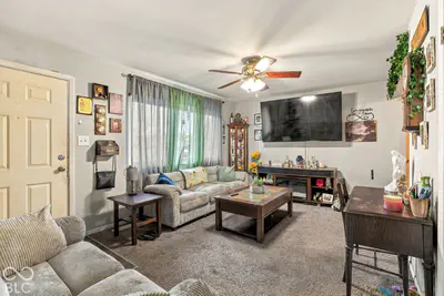 5 Angela Court, Beech Grove - 3