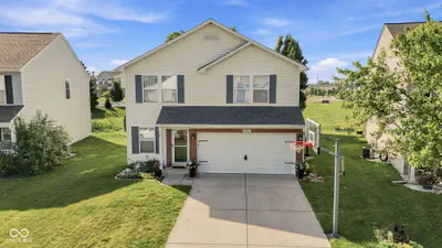 3881 White Cliff, Whitestown