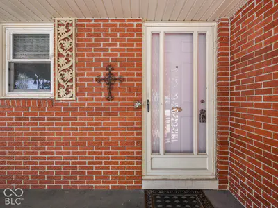 9008 Carriage Lane, Pendleton - 6