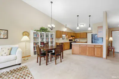 3713 N Lakeside Drive, Muncie - 13