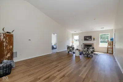 6129 Green Glade Drive, Whitestown - 2
