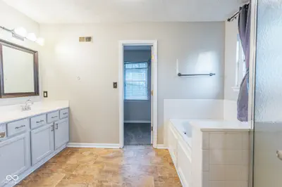 8302 Crystal Pointe Lane, Indianapolis - 29