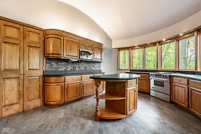 402 Kessler Boulevard West Drive, Indianapolis - 26