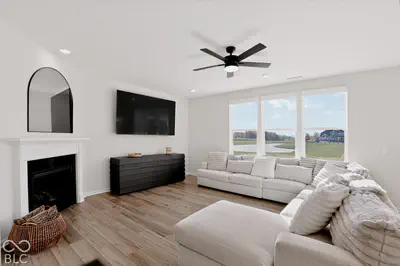 19060 Seaforth Way, Westfield - 23
