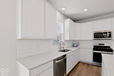 19060 Seaforth Way, Westfield - 31