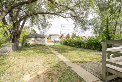1320 E Bradbury Avenue, Indianapolis - 23