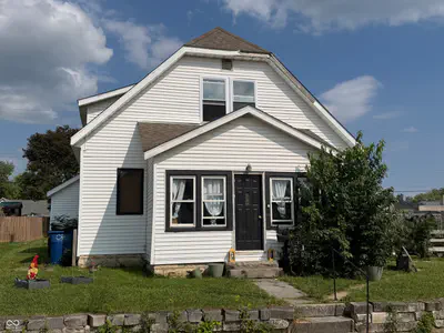 712 I Street, Bedford