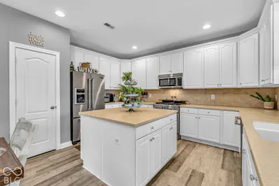 8328 Westcliffe Drive, Avon - 16