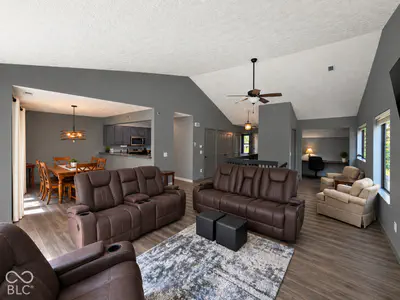 9533 Pointe Lasalles Drive, Bloomington - 2