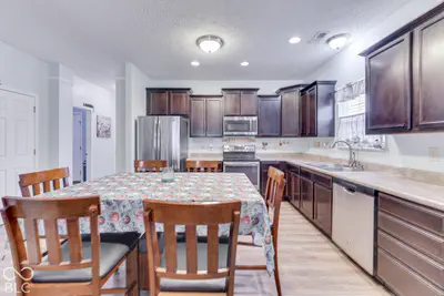 4715 Ventura Boulevard, Plainfield - 17