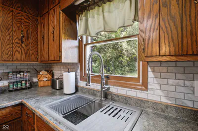 1170 W Base Road, North Vernon - 19