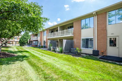 586 Hunters Drive, Carmel - 31